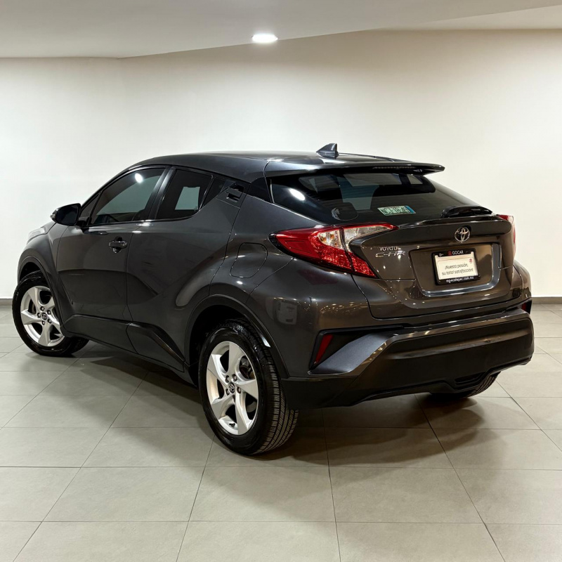 Toyota C-HR  5 pts. Base, CVT, a/ac. Aut., f. led, RA-17 2018